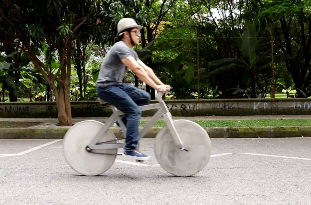 Assim seria uma bicicleta de concreto fabricada por um pedreiro