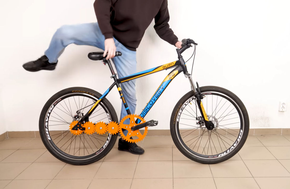 Youtuber substitui corrente de bicicleta por uma s�rie de engrenagens impressas em 3D