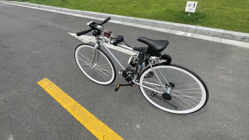 Engenheiro constri bike autnoma de auto-equilbrio nas horas vagas