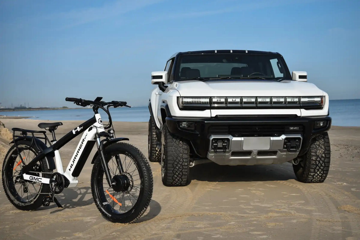 A e-bike da Hummer parece to ridcula quanto a caminhonete em que  inspirada