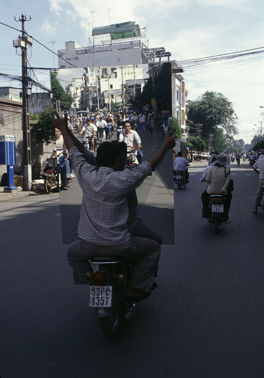 Motoqueiros vietnamitas e as coisas incrveis que eles carregam 10