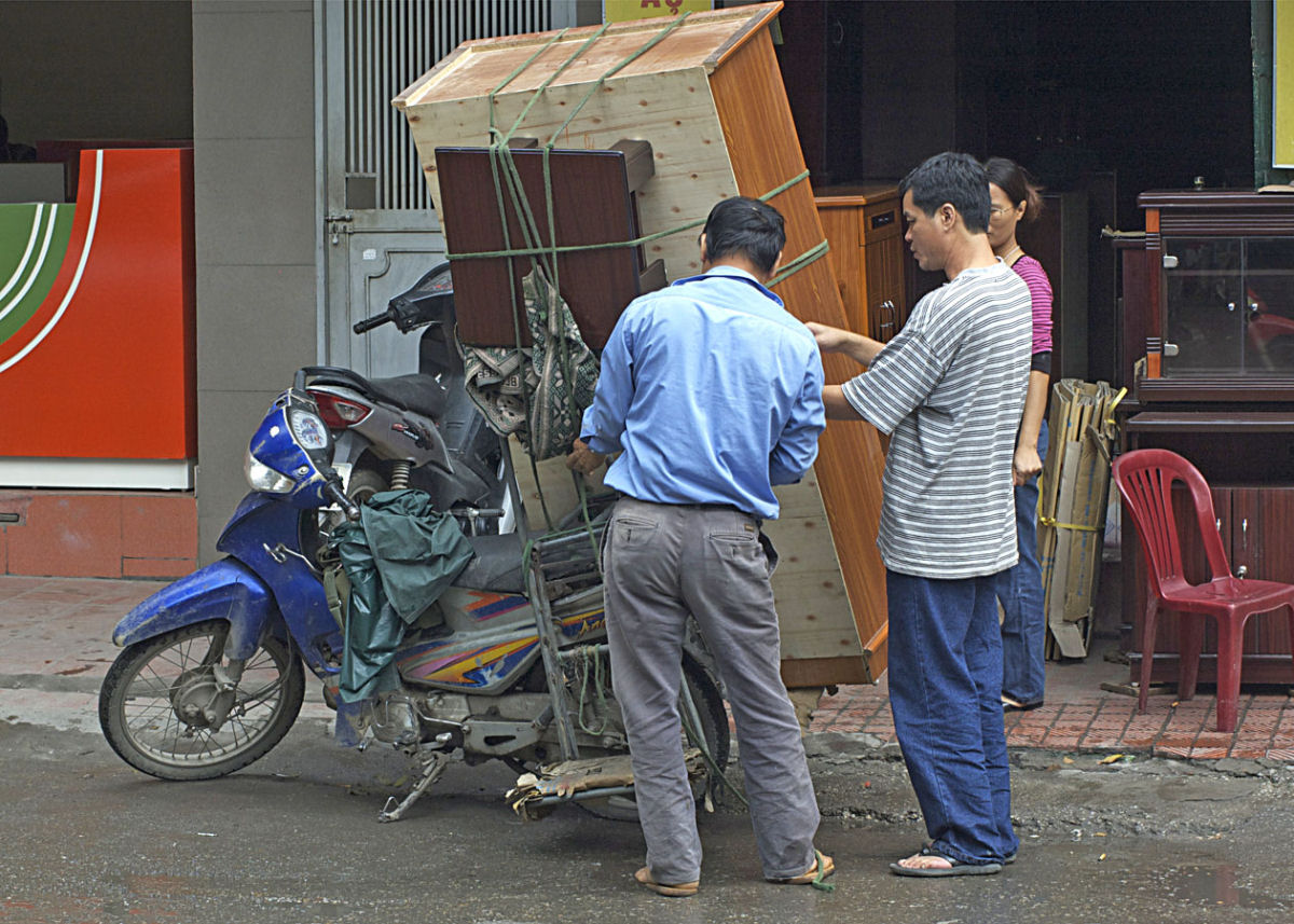 Motoqueiros vietnamitas e as coisas incrveis que eles carregam 15