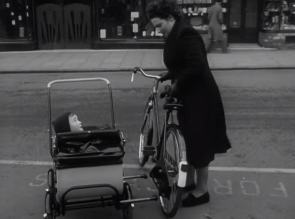 Este sidecar com carrinho de bebê para bicicleta de 1951 é engenhoso inclusive para os dias atuais