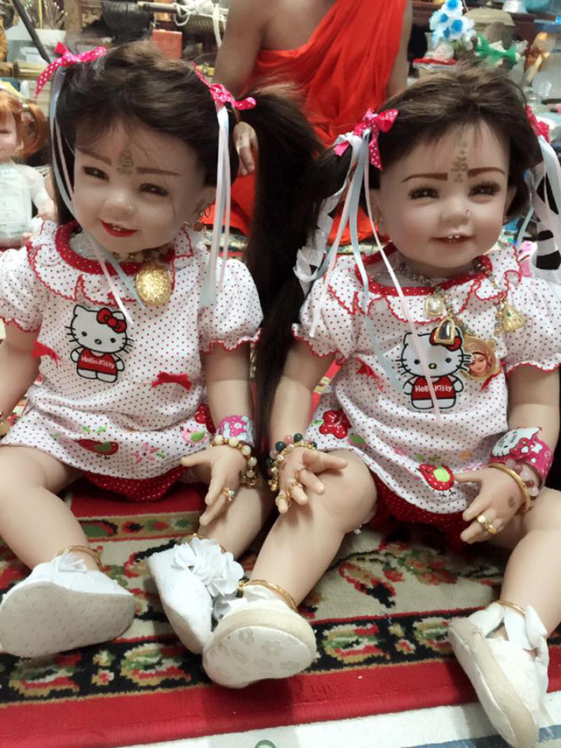Colecionadora tailandesa usa antigo ritual para criar almas para bonecas assustadoras