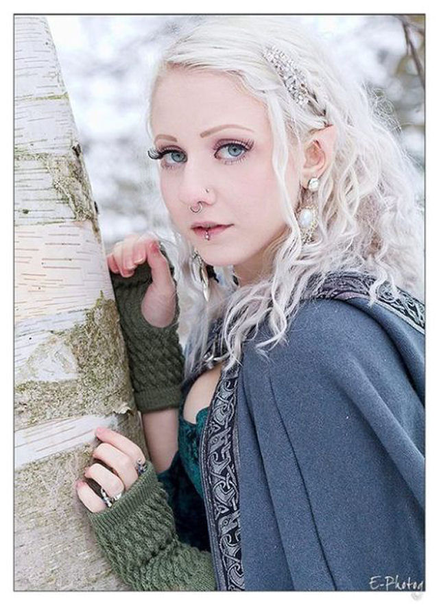 Garota modificou as orelhas cirurgicamente para parecer como um elfo 04