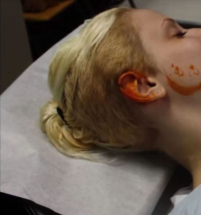 Garota modificou as orelhas cirurgicamente para parecer como um elfo 06