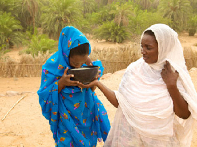 Os spas de engorda da Mauritnia onde garotas so foradas a comer em nome da beleza