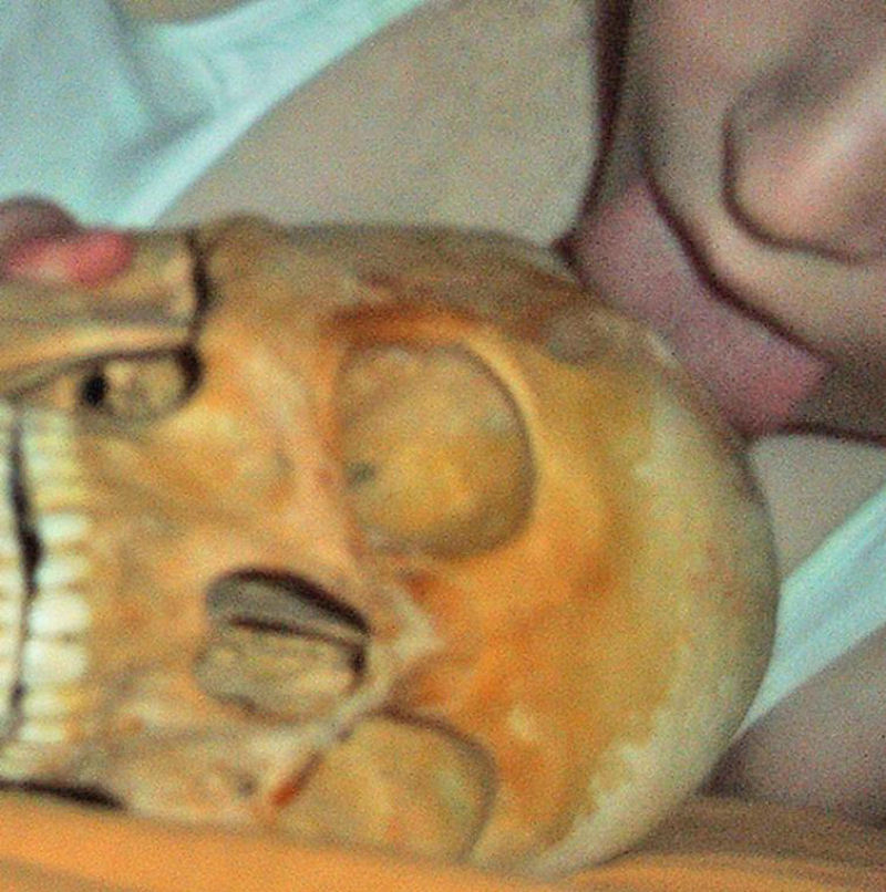 Sueca é presa por usar ossos humanos como brinquedos adultos 08