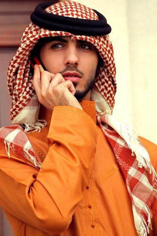 Garotas, para o seu deleite, o homem que foi expulso da Arábia Saudita por ser muito bonito 09