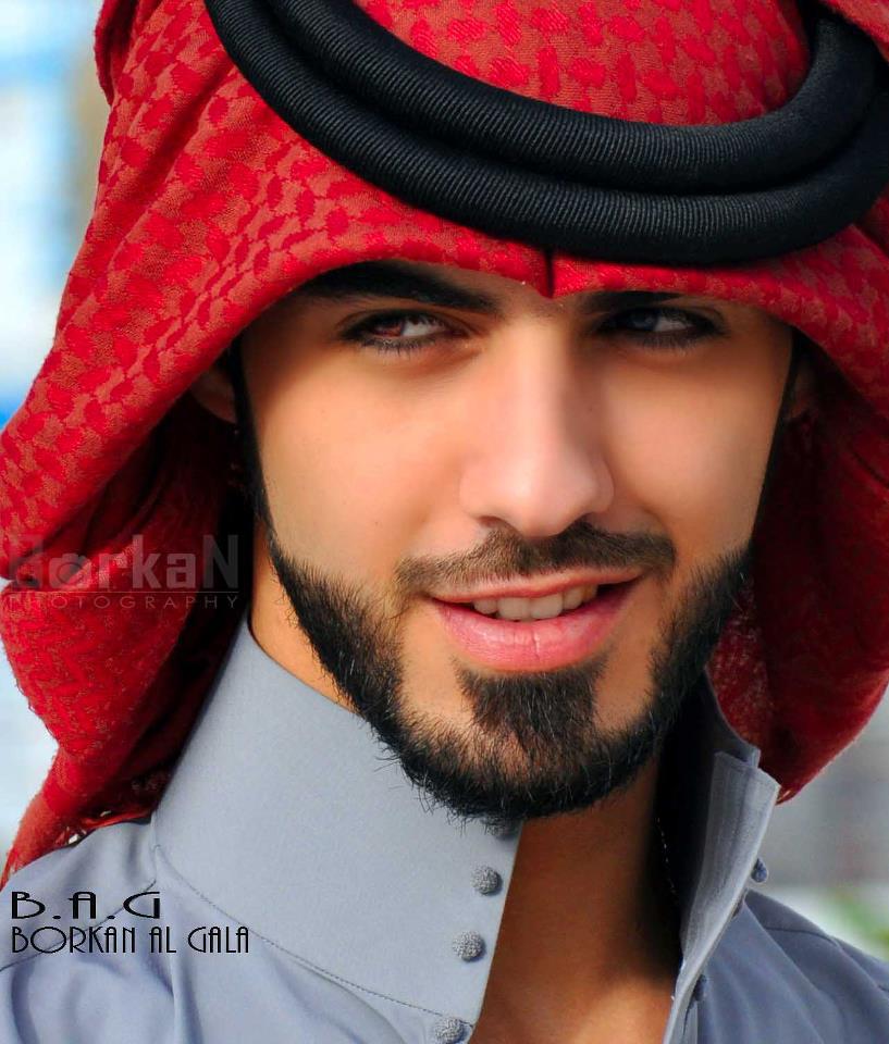 Garotas, para o seu deleite, o homem que foi expulso da Arábia Saudita por ser muito bonito 12