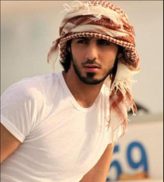 Garotas, para o seu deleite, o homem que foi expulso da Arábia Saudita por ser muito bonito 15