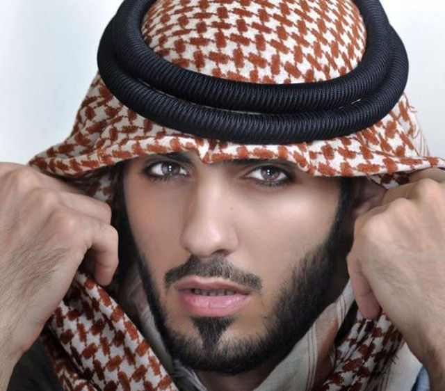 Garotas, para o seu deleite, o homem que foi expulso da Arábia Saudita por ser muito bonito 21