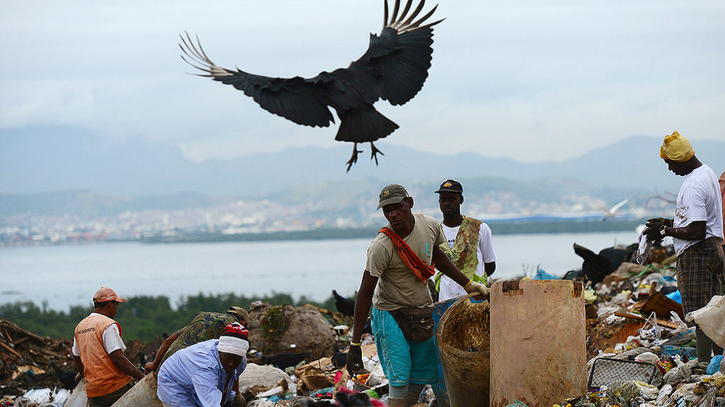 Fechamento do aterro sanitário gigante no Rio de Janeiro 24