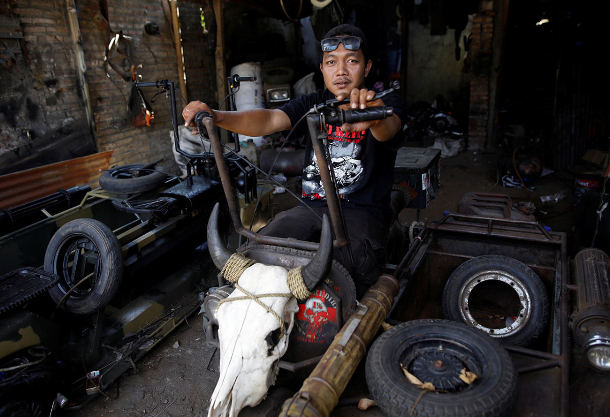 Icnicas motos Vespa personalizadas ao estilo Mad Max cobram protagonismo na Indonsia 03