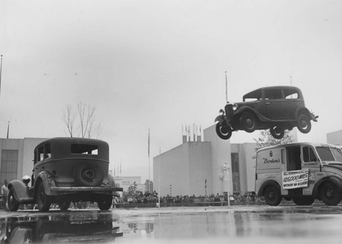 Fotografias surpreendentes de temerários automotivos das décadas de 1940 e 1950 02
