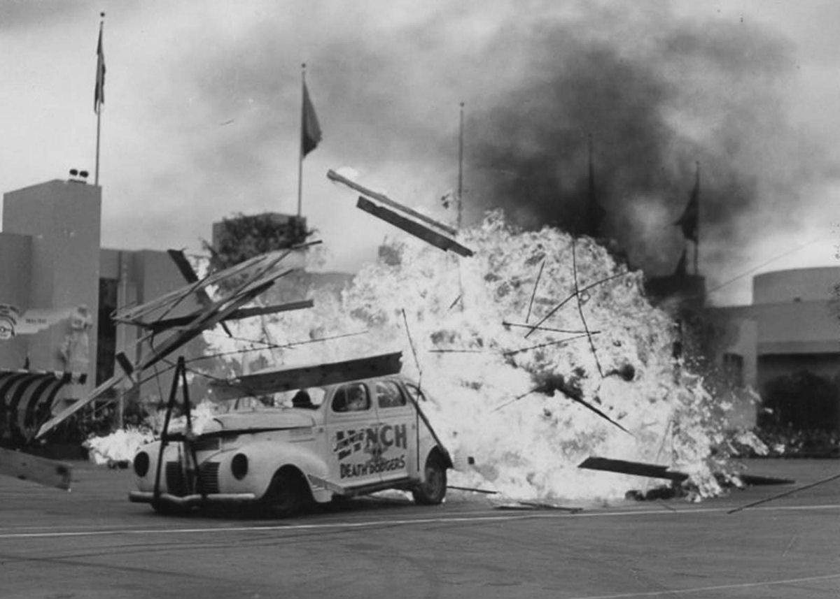 Fotografias surpreendentes de temerários automotivos das décadas de 1940 e 1950 11