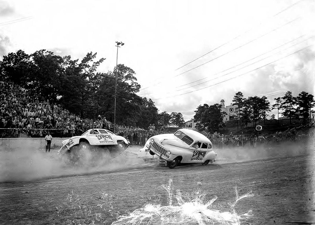 Fotografias surpreendentes de temerários automotivos das décadas de 1940 e 1950 13