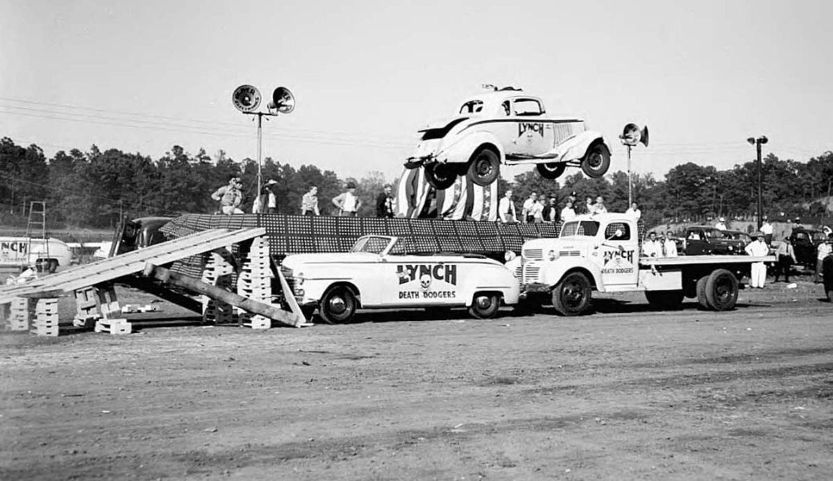 Fotografias surpreendentes de temerários automotivos das décadas de 1940 e 1950 14
