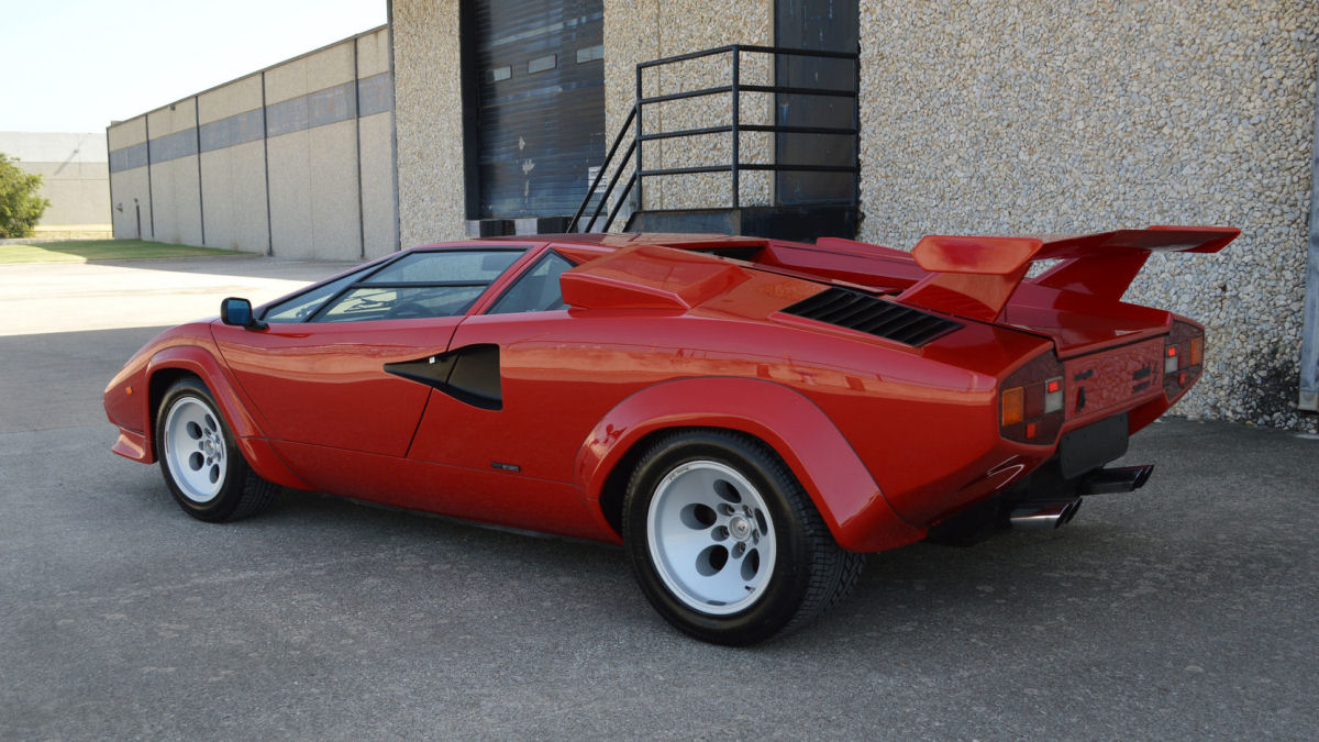 A fascinante restauração de um Lamborghini Countach abandonado durante 20 anos