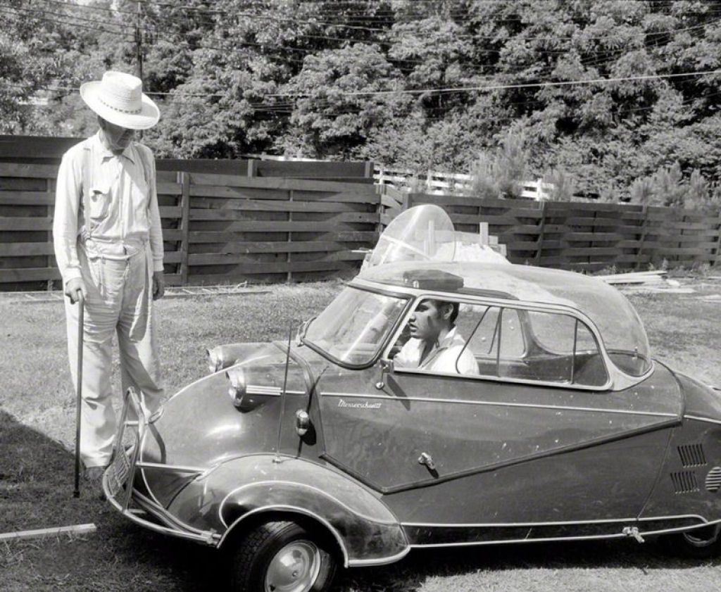 Aps a Segunda Guerra fabricante de avies teve que produzir o microcarro Messerschmitt KR175 11