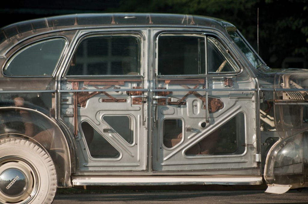O ano em que a Pontiac surpreendeu o mundo com o primeiro carro transparente fabricado nos EUA 04