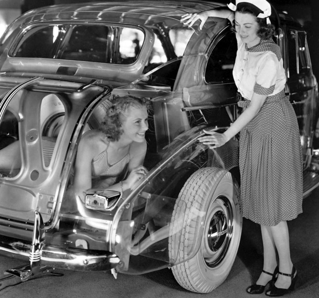 O ano em que a Pontiac surpreendeu o mundo com o primeiro carro transparente fabricado nos EUA 10