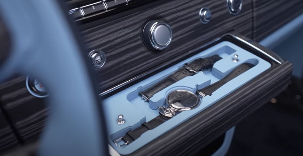 O carro mais caro do mundo é um Rolls-Royce com sombrinha nas portas e champanhe no porta-malas