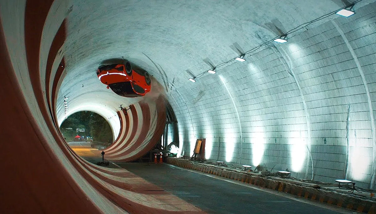 SUV elétrico chinês realiza um looping de 360° aparentemente impossível em um túnel
