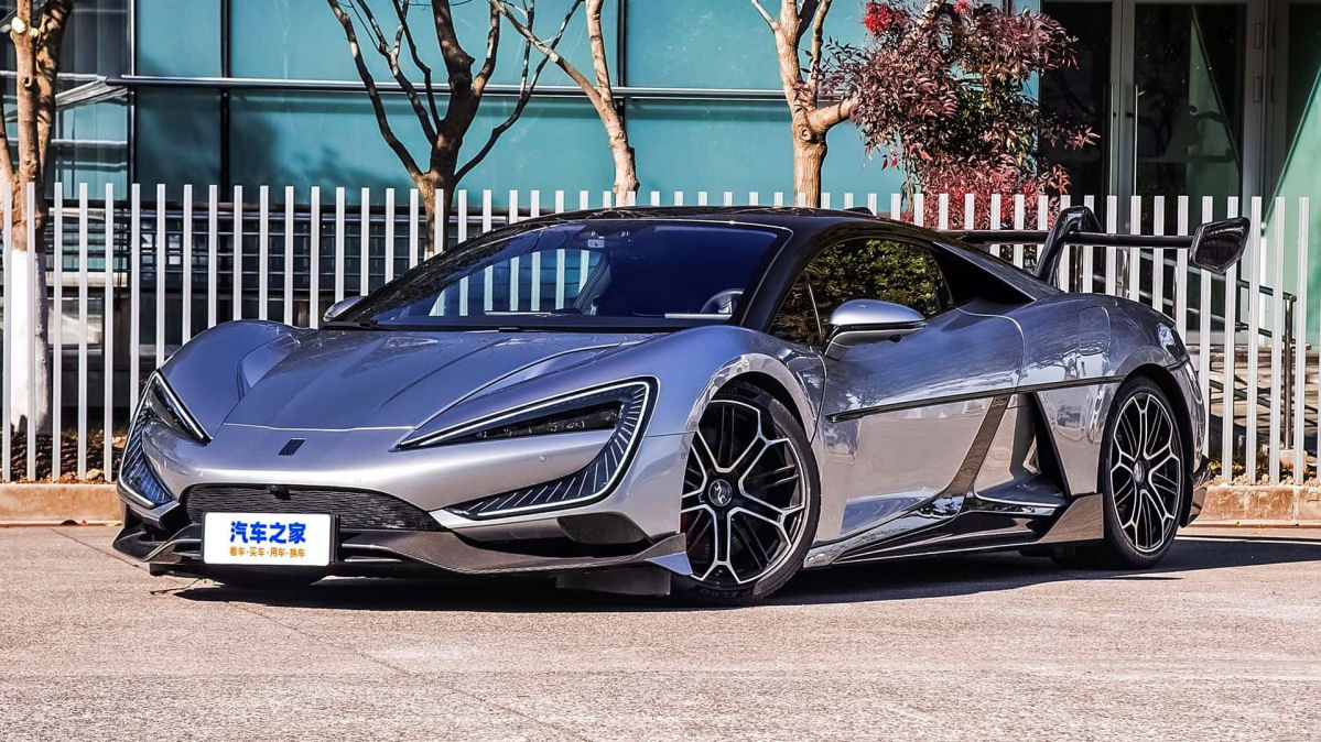 Hoje descobri que um carro de verdade pode pular buracos como o Mach 5