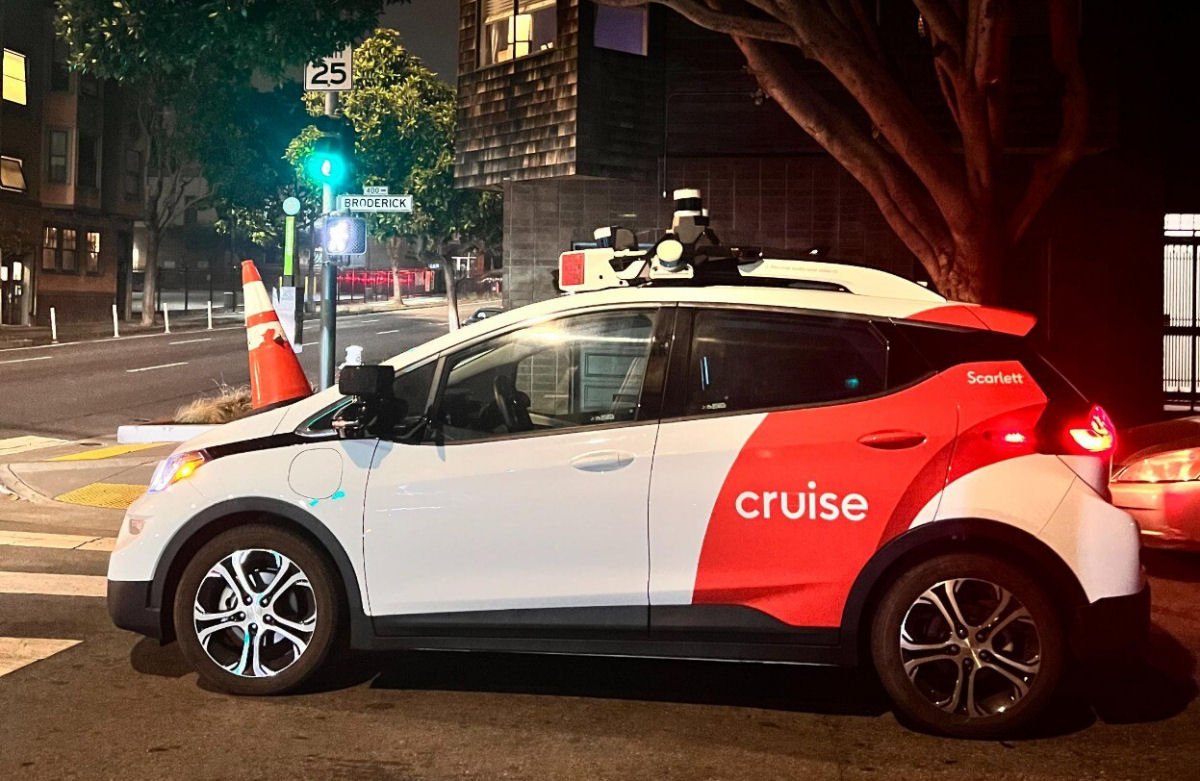 Cidados fartos desativam carros autnomos de San Francisco com cones de trnsito