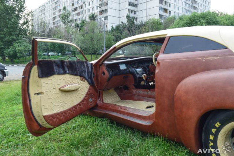 Russo est vendendo um carro completamente coberto com couro de biso 06