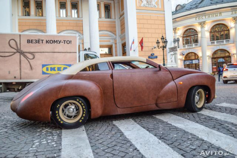 Russo est vendendo um carro completamente coberto com couro de biso 10