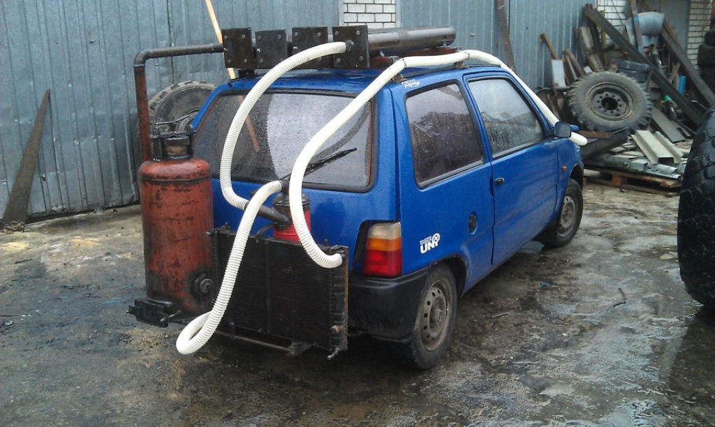 Motoristas ucranianos economizam no combustvel com carros movidos a lenha 09
