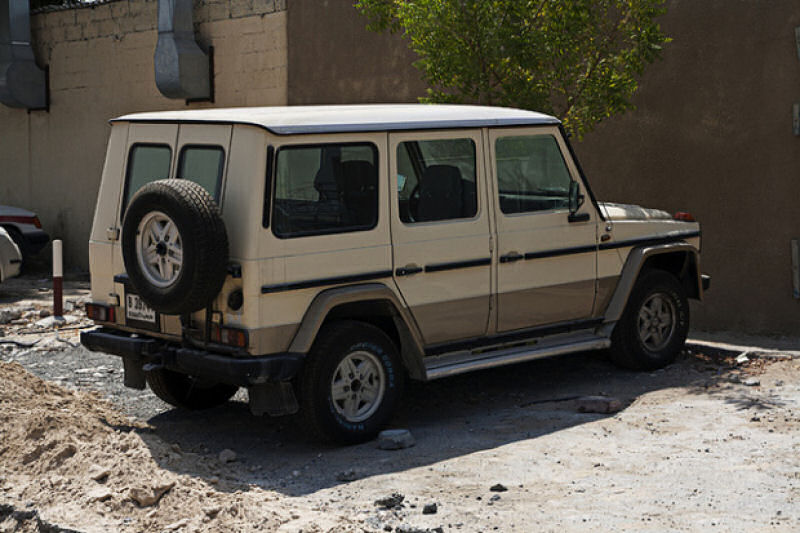 Dubai tem um problema de carros de luxo abandonados 09