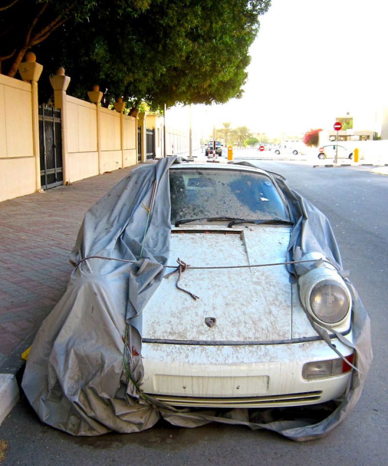 Dubai tem um problema de carros de luxo abandonados 13