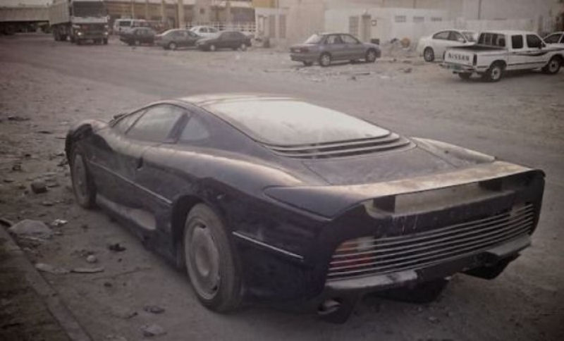 Dubai tem um problema de carros de luxo abandonados 18