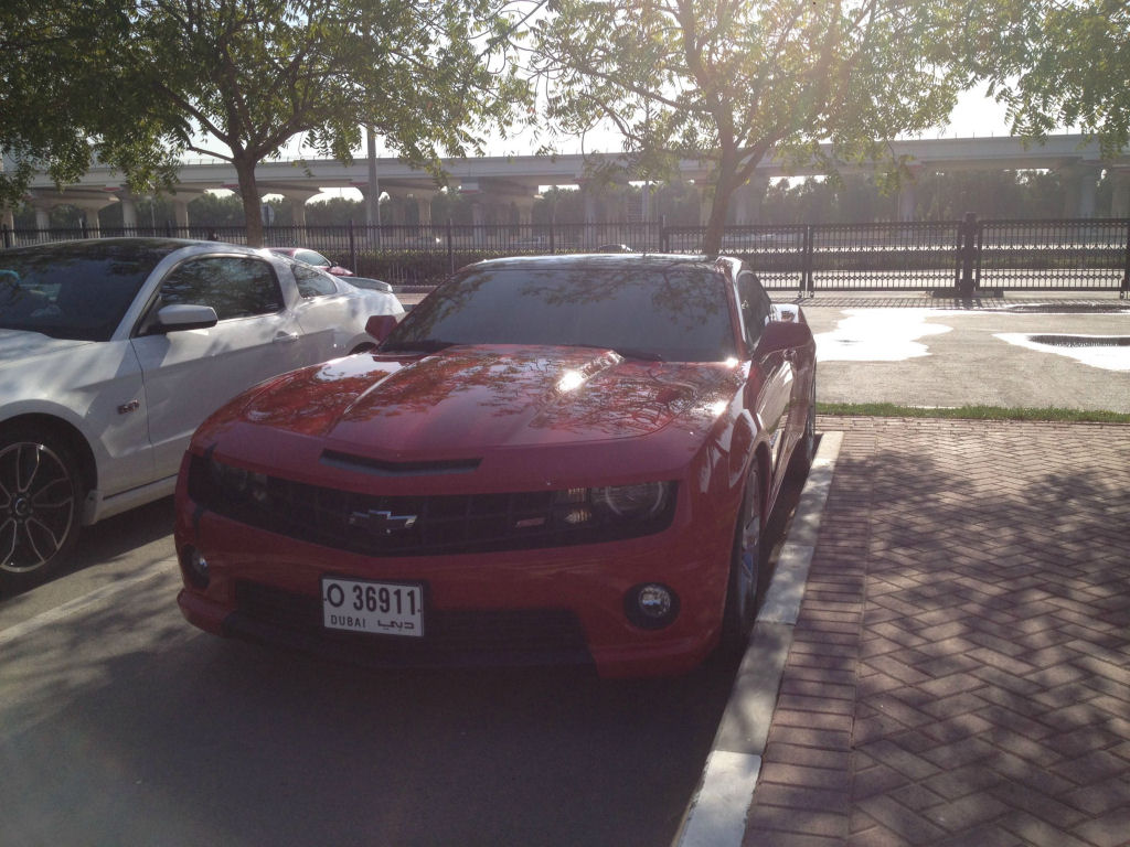 Estacionamento de universidade em Dubai se assemelha a uma exposio de carros de luxo 05
