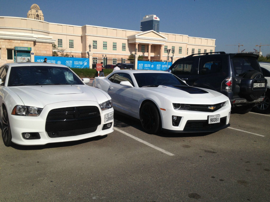 Estacionamento de universidade em Dubai se assemelha a uma exposio de carros de luxo 21