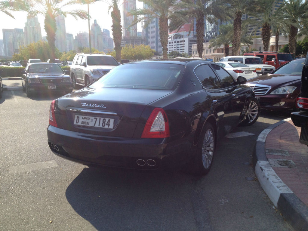 Estacionamento de universidade em Dubai se assemelha a uma exposio de carros de luxo 28