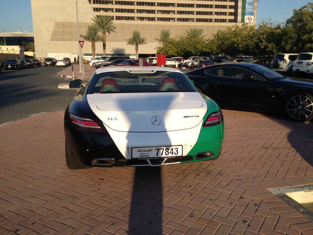 Estacionamento de universidade em Dubai se assemelha a uma exposio de carros de luxo 45