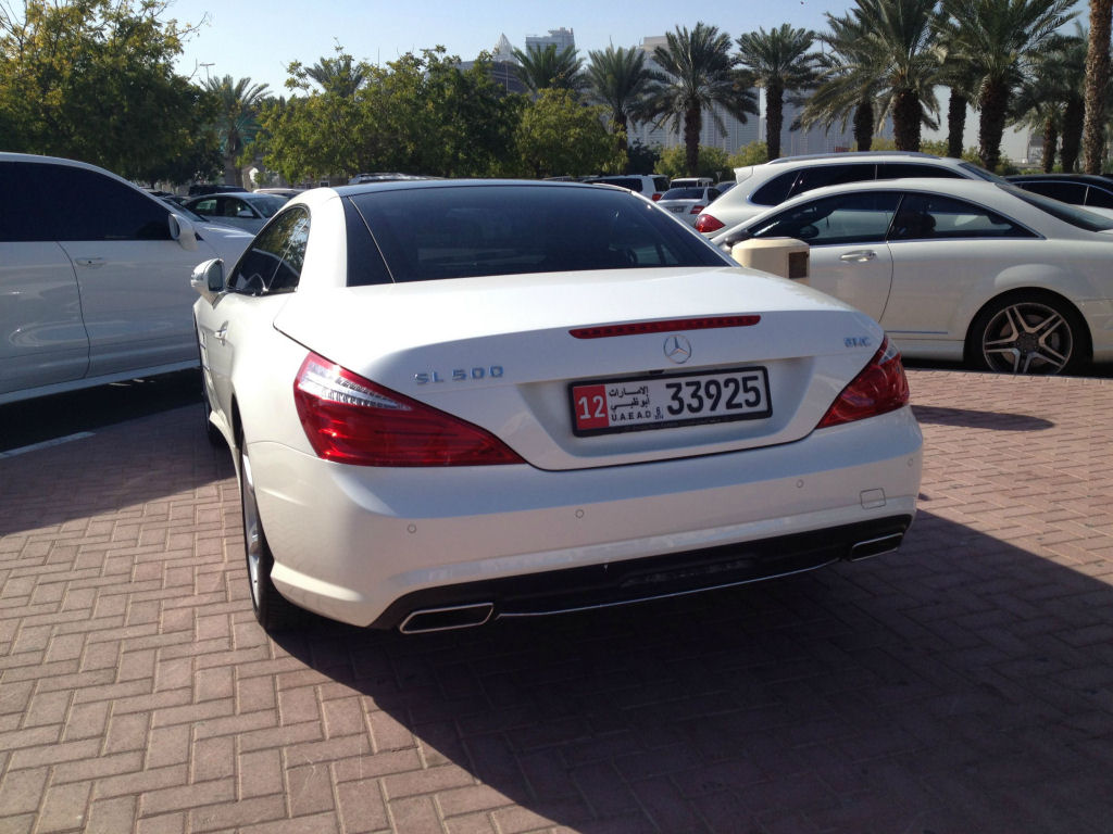 Estacionamento de universidade em Dubai se assemelha a uma exposio de carros de luxo 53
