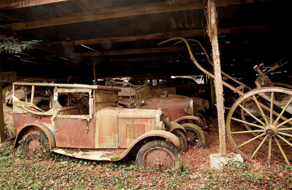60 automveis clssicos abandonados a 50 anos em uma fazenda francesa valem ao menos 49 milhes de reais 12