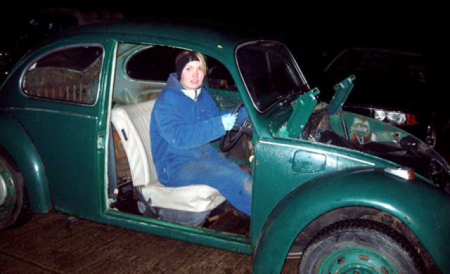 Mulher converte velho Fusca em clssico Porsche