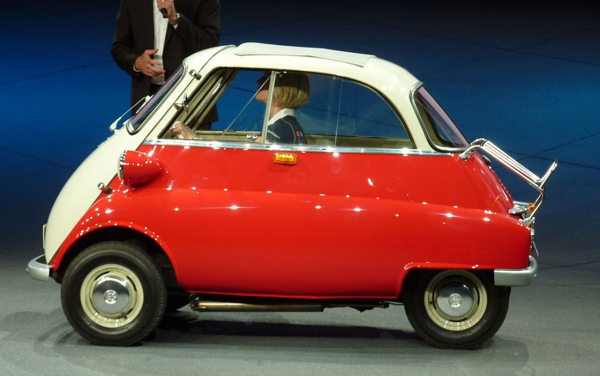 Isetta: o icnico carro bolha que  considerado o primeiro microcarro do mundo
