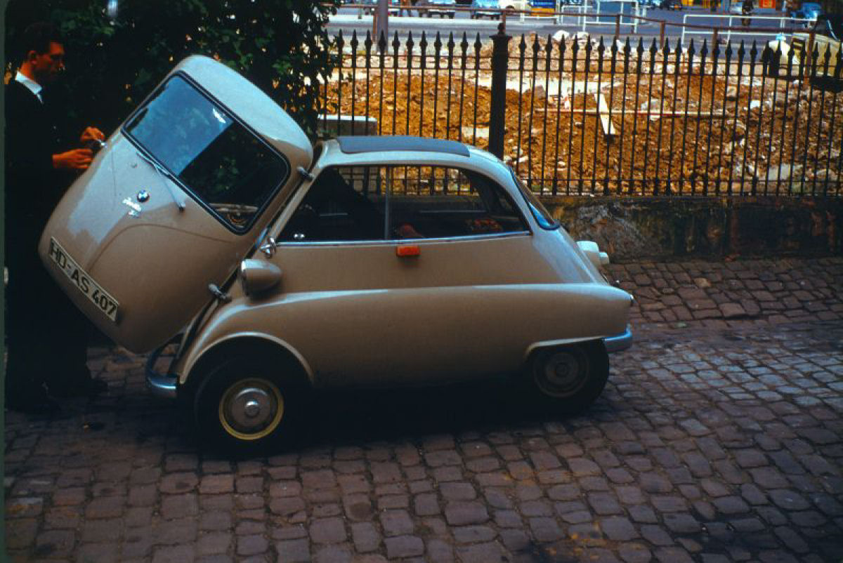 Isetta: o icnico carro bolha que  considerado o primeiro microcarro do mundo
