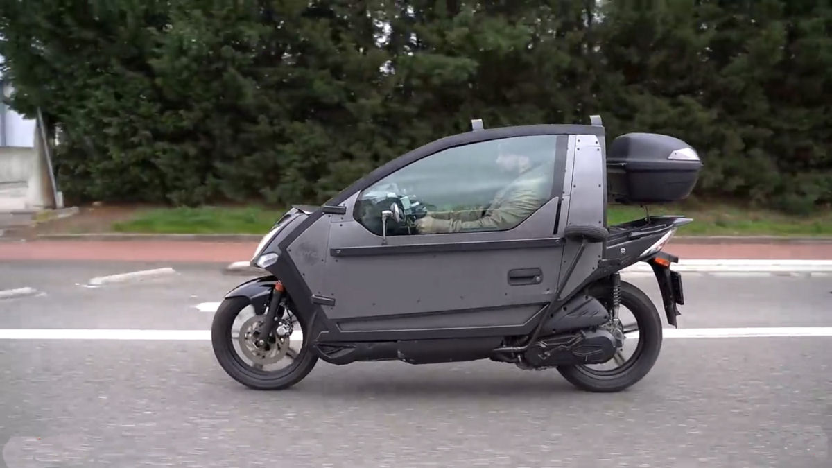 Youtuber criou uma motocicleta futurista a partir de uma scooter