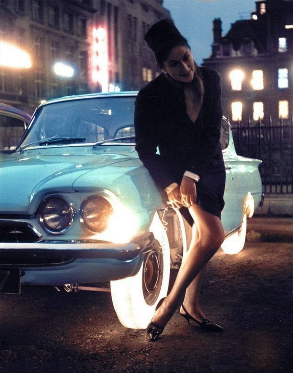 Nos anos 60 a Goodyear inventou pneus iluminados de poliuretano