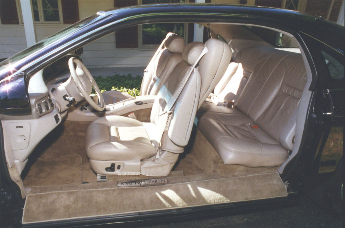 Na dcada de 1990, uma empresa criou um sistema de portas automotivas ocultas
