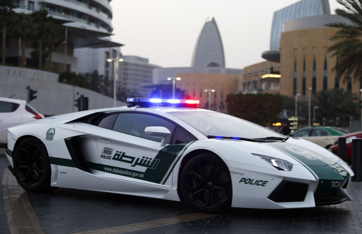 Dubai tem a mais rpida e cara frota de viaturas policias do mundo 03