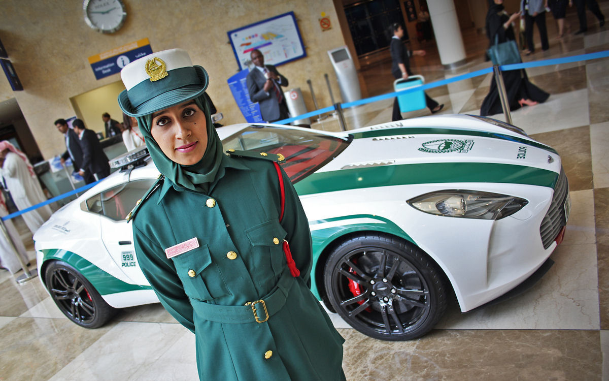 Dubai tem a mais rpida e cara frota de viaturas policias do mundo 07